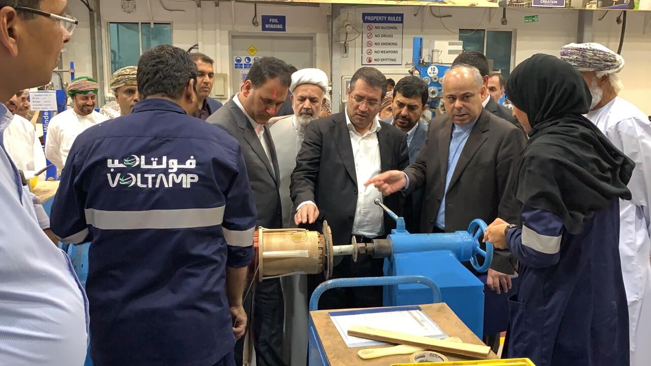 دیدار وزیر صمت با فعالان اقتصادی عمان دیدار وزیر صمت با فعالان اقتصادی عمان