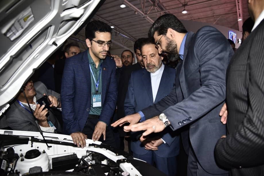 بازدید رئیسدفتر رئیسجمهور از غرفه گروه خودروسازی سایپا بازدید رئیسدفتر رئیسجمهور از غرفه گروه خودروسازی سایپا