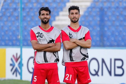تمرین مشترک بازیکن پرسپولیس و لیورپول تمرین مشترک بازیکن پرسپولیس و لیورپول