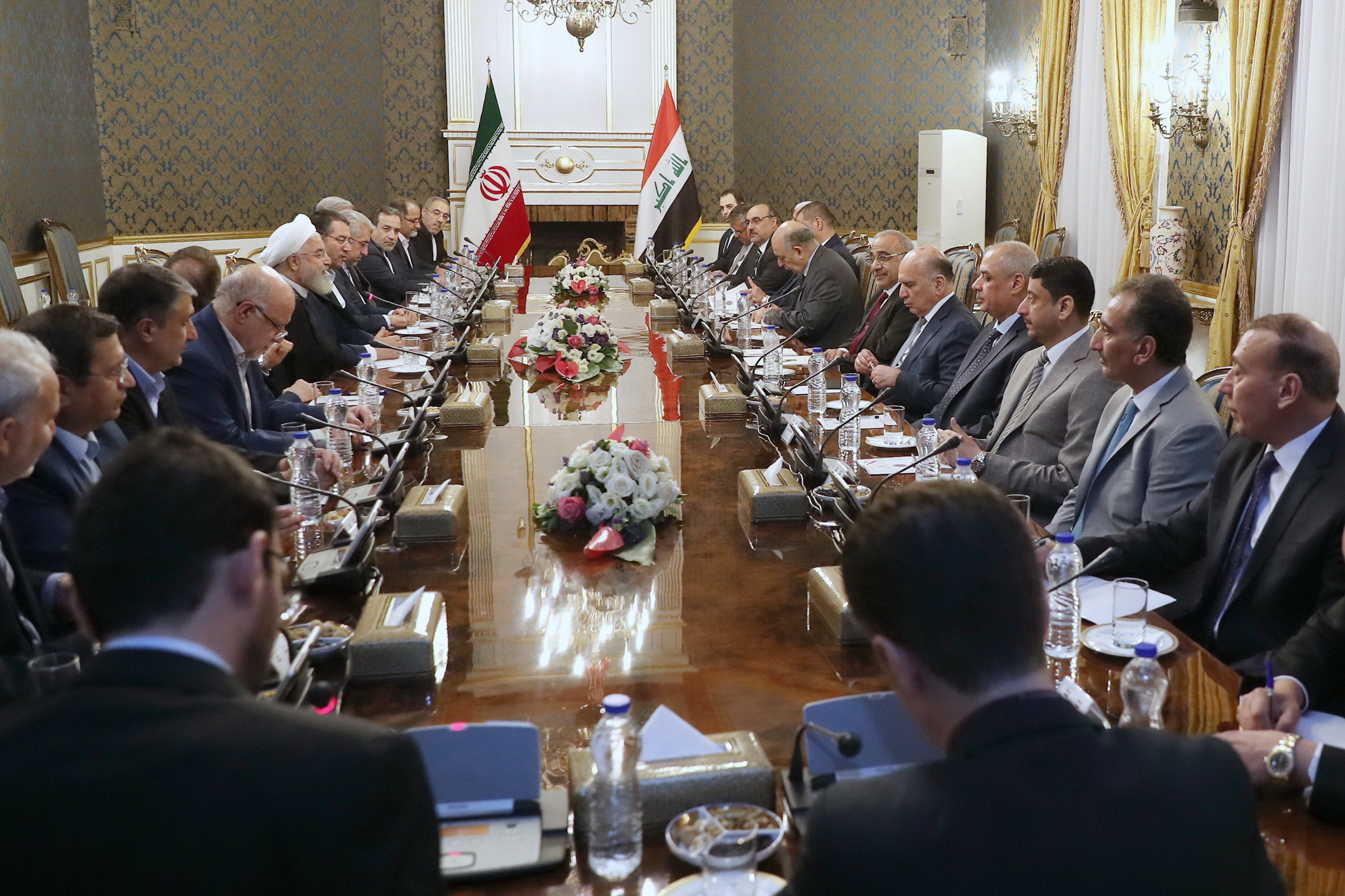 مشکلات منطقه باید از طریق گفتوگو حل شود/ تاکید بر گسترش مناسبات همه جانبه تهران–بغداد مشکلات منطقه باید از طریق گفتوگو حل شود/ تاکید بر گسترش مناسبات همه جانبه تهران–بغداد