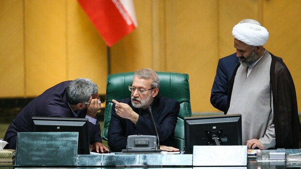 درگیری لفظی شدید لاریجانی با حاجی دلیگانی