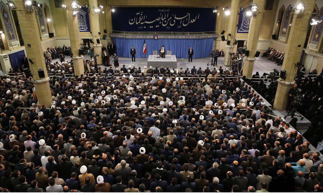 رهبر معظم انقلاب: پیشنهاد مذاکره فریب آمریکا برای خلع سلاح و عوامل اقتدار ملت است/ ۴۰سال است که نمیتوانند ملت ایران را به زانو دربیاورند رهبر معظم انقلاب: پیشنهاد مذاکره فریب آمریکا برای خلع سلاح و عوامل اقتدار ملت است/ ۴۰سال است که نمیتوانند ملت ایران را به زانو دربیاورند