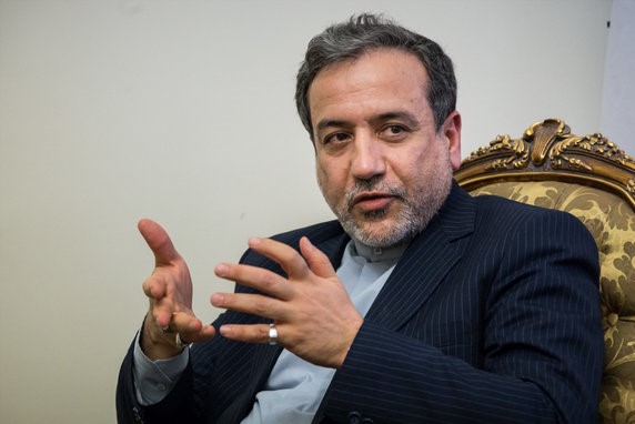 عراقچی پیام کتبی روحانی را تسلیم ماکرون کرد عراقچی پیام کتبی روحانی را تسلیم ماکرون کرد