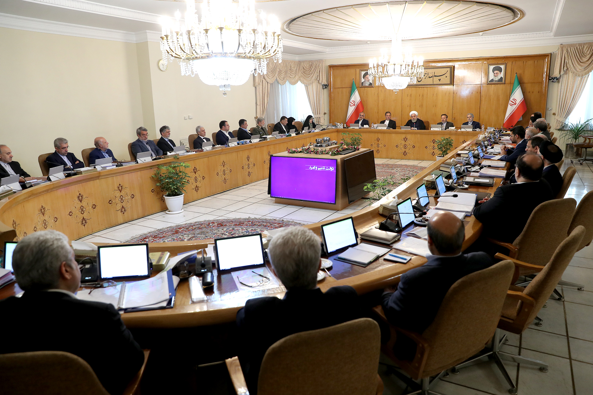 روحانی: دولت هرگز فرصت مذاکره را از دست نداده و نخواهد داد / به اسم مذاکره کنار میز تسلیم نمینشینیم روحانی: دولت هرگز فرصت مذاکره را از دست نداده و نخواهد داد / به اسم مذاکره کنار میز تسلیم نمینشینیم