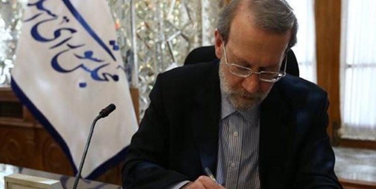 لاریجانی تشکیل وزارت میراث فرهنگی را به روحانی ابلاغ کرد لاریجانی تشکیل وزارت میراث فرهنگی را به روحانی ابلاغ کرد