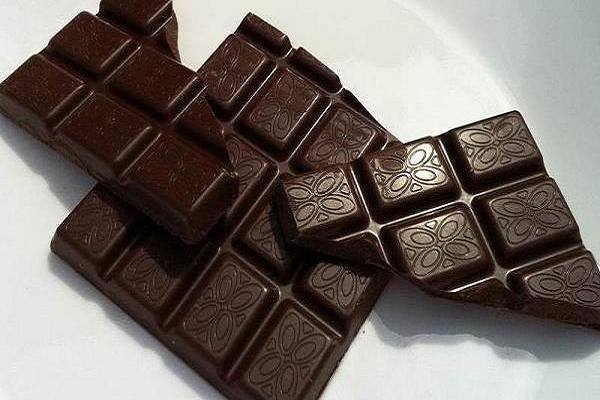 شکلات تلخ علائم افسردگی را کاهش میدهد شکلات تلخ علائم افسردگی را کاهش میدهد