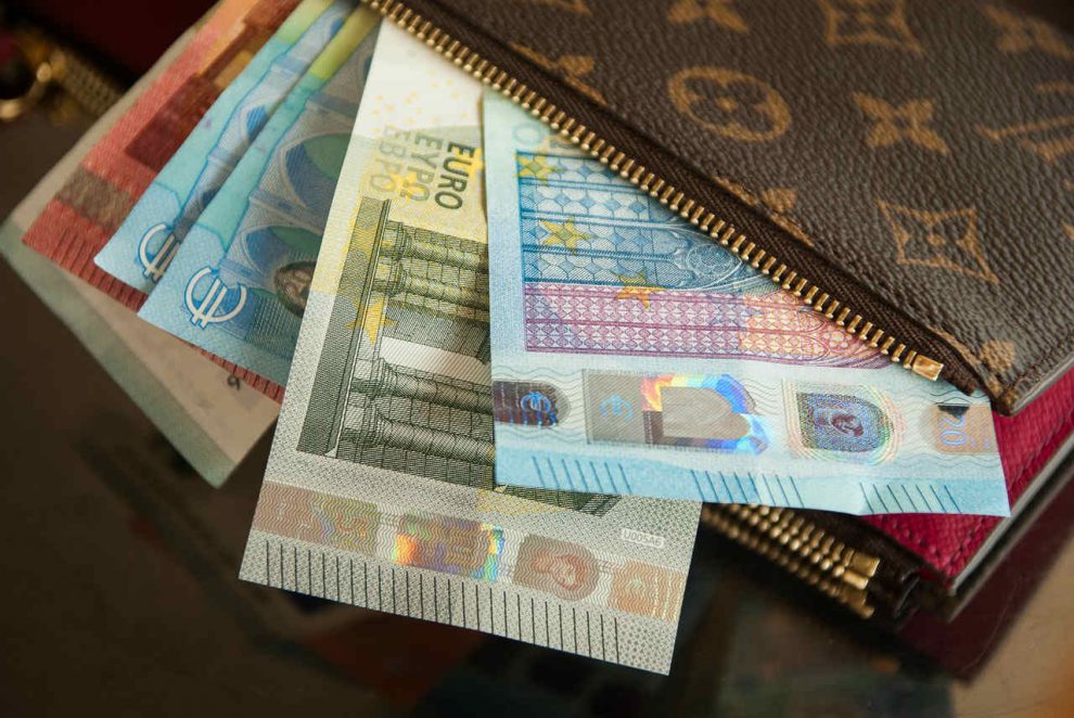 ارز مسافرتی امروز چند قیمت خورد؟ ارز مسافرتی امروز چند قیمت خورد؟