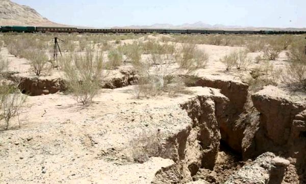 احتمال نشست زمین فرودگاه مهرآباد و امام خمینی/ شکستگی پلهای مسیر بزرگراه آیتالله سعیدی و آزادگان بر اثر فرونشست احتمال نشست زمین فرودگاه مهرآباد و امام خمینی/ شکستگی پلهای مسیر بزرگراه آیتالله سعیدی و آزادگان بر اثر فرونشست