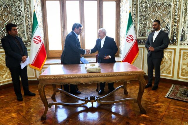 دیدار ظریف و حناچی و امضای تفاهمنامه مشترک دیدار ظریف و حناچی و امضای تفاهمنامه مشترک