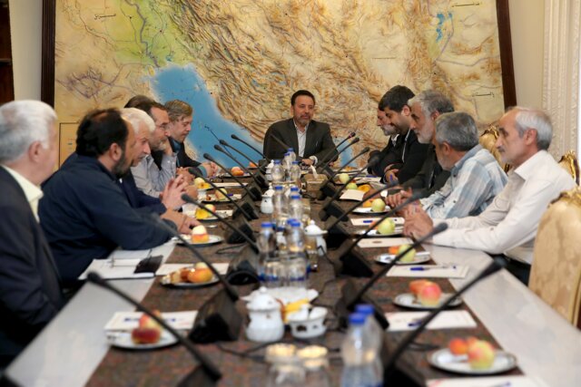 واعظی: دولت متعلق به کارگران است واعظی: دولت متعلق به کارگران است