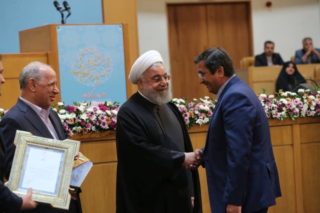 عبدالناصر همتی، مدیر برگزیده جشنواره شهید رجایی شد عبدالناصر همتی، مدیر برگزیده جشنواره شهید رجایی شد
