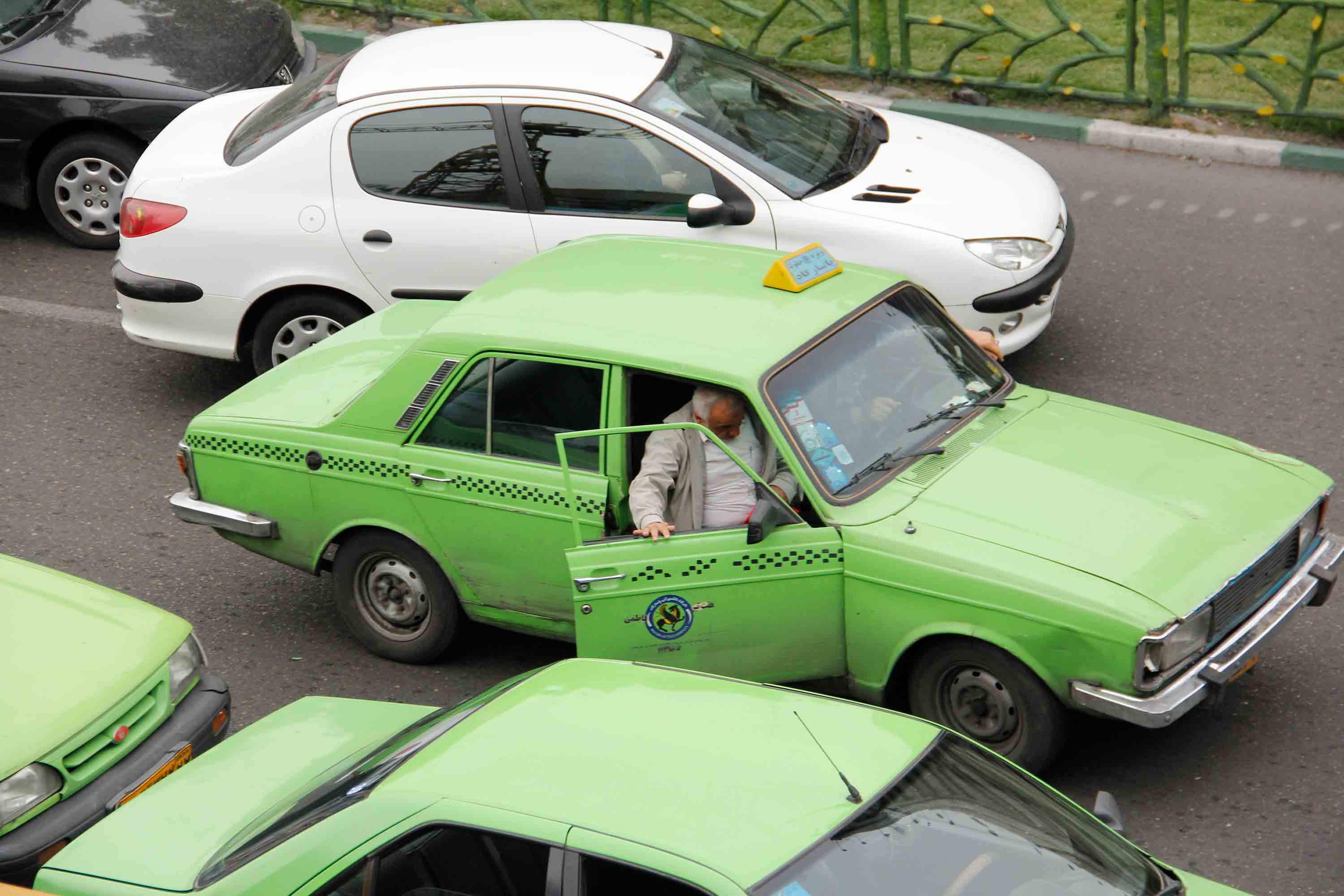 تاکسیها در دستانداز نوسازی تاکسیها در دستانداز نوسازی