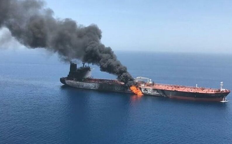 انفجار در بدنه نفتکش ایرانی در دریای سرخ/ نشت نفت کشتی متوقف شد انفجار در بدنه نفتکش ایرانی در دریای سرخ/ نشت نفت کشتی متوقف شد
