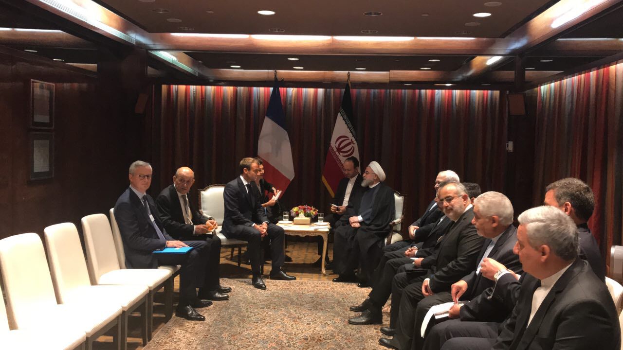 مکرون با روحانی درباره کاهش تنش گفت وگو کرد