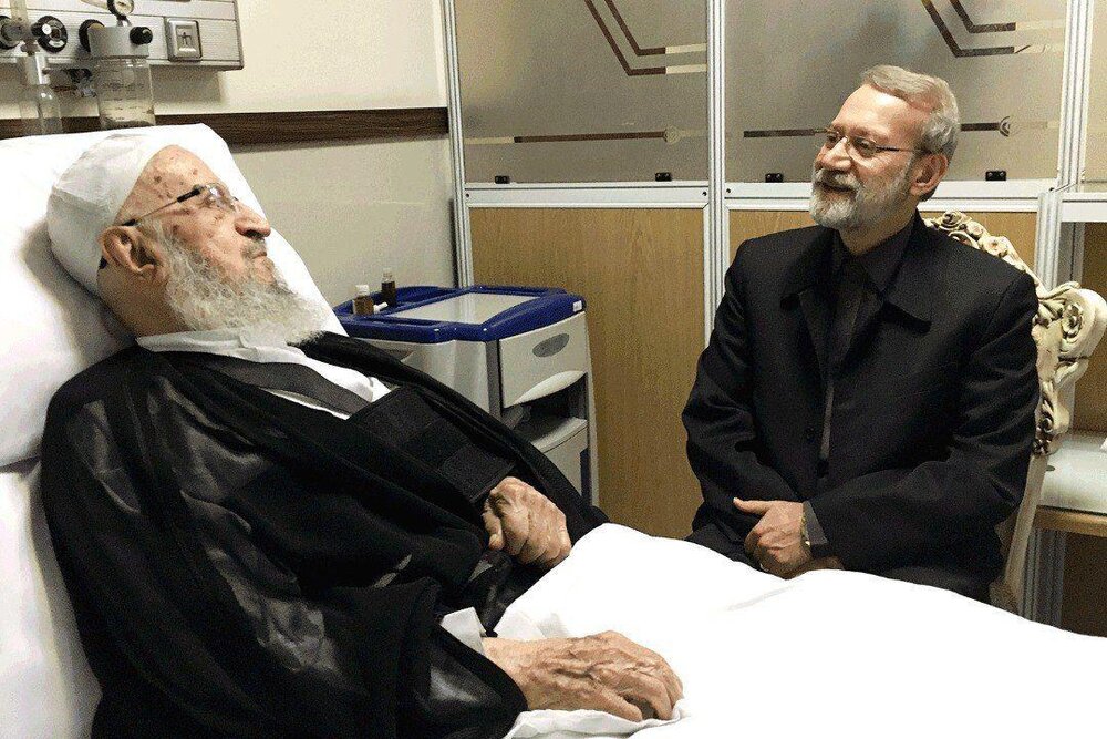 عیادت لاریجانی از آیت الله مکارم شیرازی +عکس عیادت لاریجانی از آیت الله مکارم شیرازی +عکس