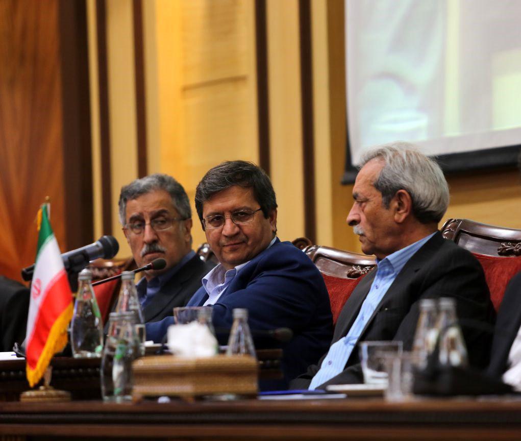 همتی: کسى خریدار ارز نیست/ از مرحله خطر رد شدهایم اما فشار تحریمها همچنان ادامه دارد همتی: کسى خریدار ارز نیست/ از مرحله خطر رد شدهایم اما فشار تحریمها همچنان ادامه دارد