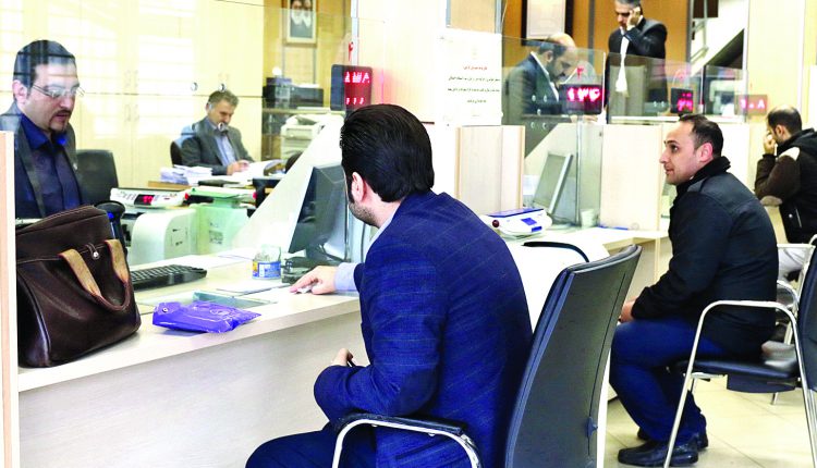 وجود ۱۰هزار شعبه بانکی اضافه در ایران وجود ۱۰هزار شعبه بانکی اضافه در ایران