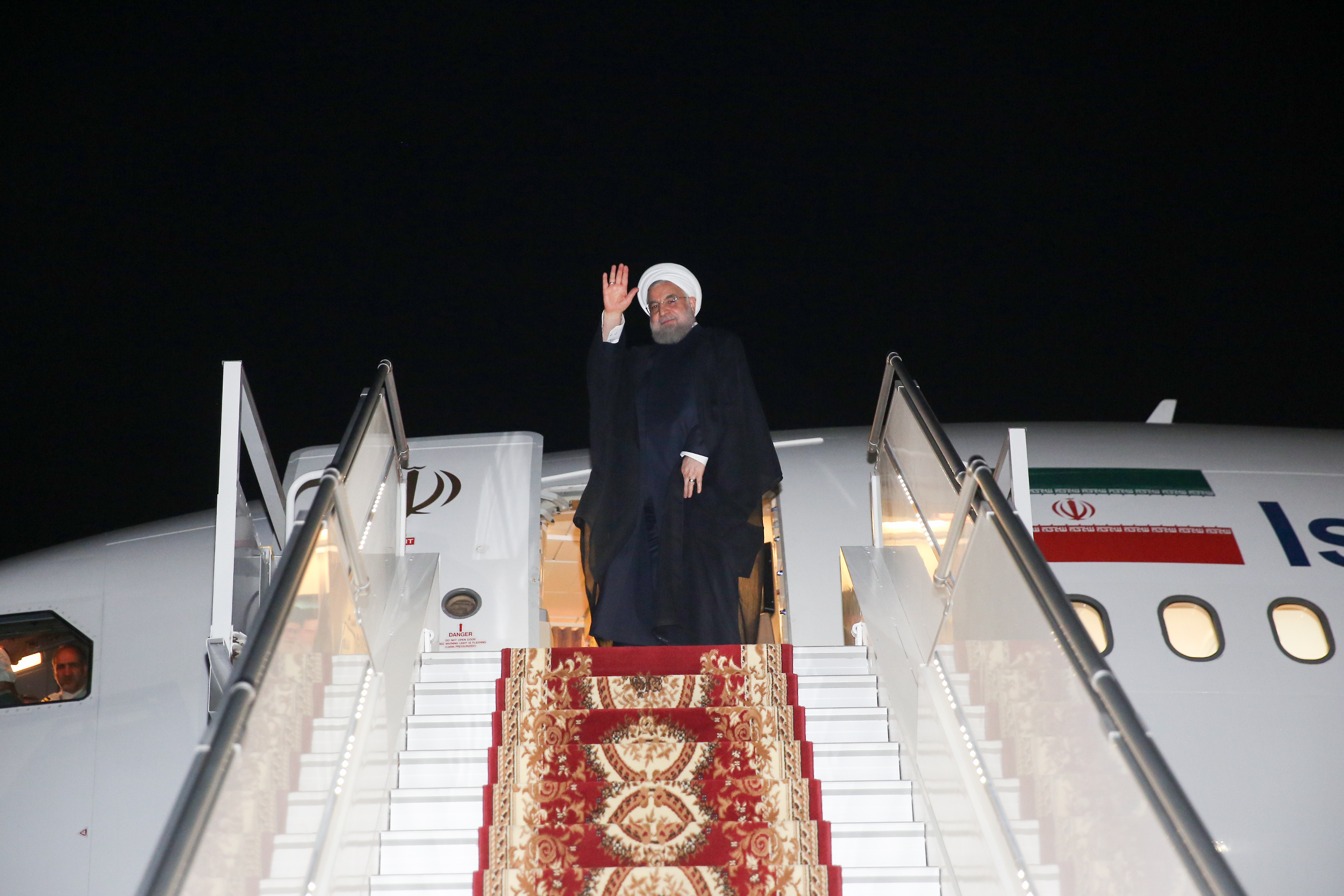 روحانی ایروان را به مقصد تهران ترک کرد روحانی ایروان را به مقصد تهران ترک کرد