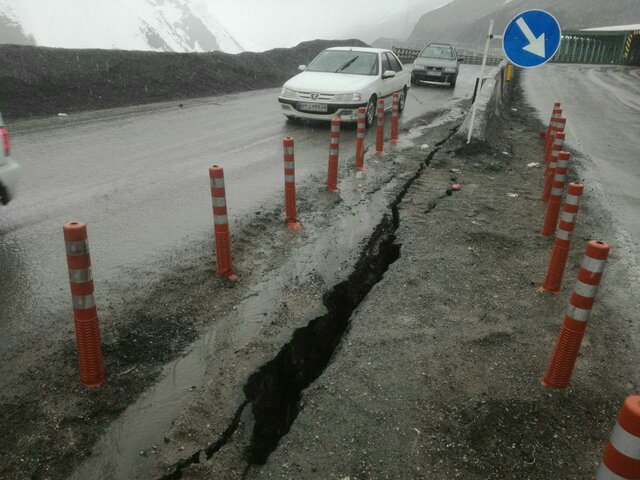 احضار پیمانکار جاده چالوس به دلیل نامناسب بودن آسفالت احضار پیمانکار جاده چالوس به دلیل نامناسب بودن آسفالت