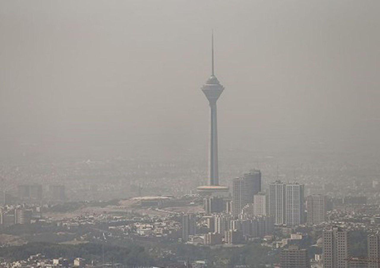 تهرانیها ششمین روز هوای ناسالم را میگذرانند تهرانیها ششمین روز هوای ناسالم را میگذرانند