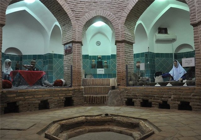 دلاکی در یک حمام لاکچری دلاکی در یک حمام لاکچری