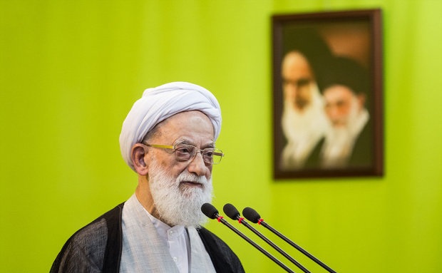 مساله بنزین نباید تبدیل به یک بحران اقتصادی شود مساله بنزین نباید تبدیل به یک بحران اقتصادی شود