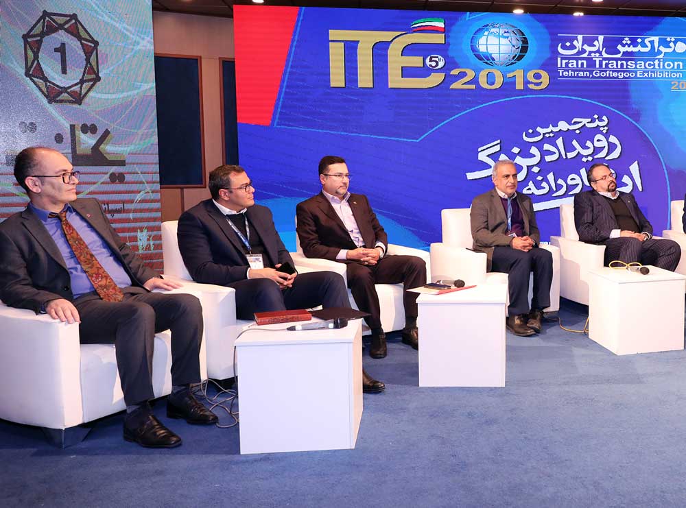 «تکنولوژیزدگی» یکی از آفتهای بانکداری دیجیتال «تکنولوژیزدگی» یکی از آفتهای بانکداری دیجیتال