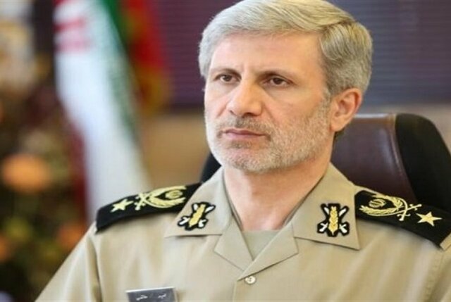 حاتمی: هیچ قدرتی توانایی ایستادگی در مقابل ملت ایران را ندارد
