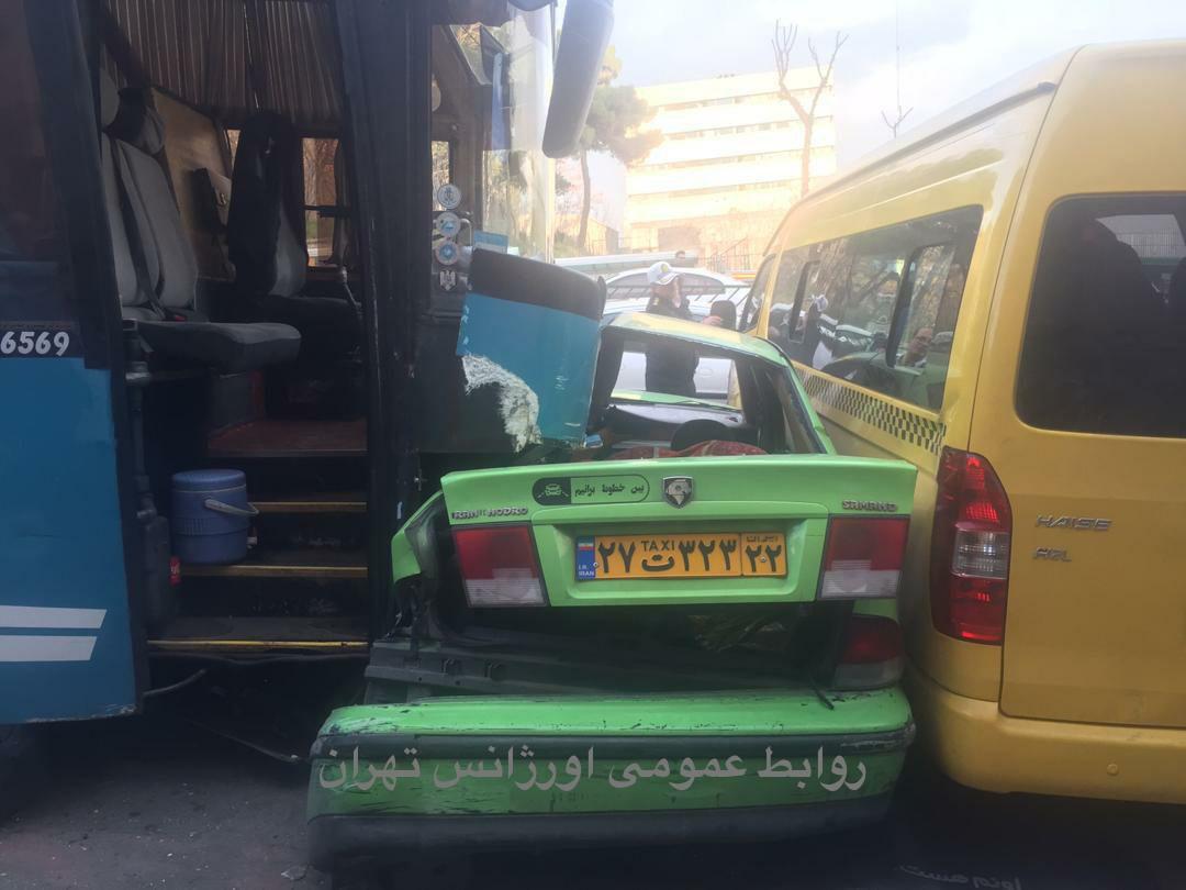 تصادف مرگبار اتوبوس با 7خودرو در ولنجک تصادف مرگبار اتوبوس با 7خودرو در ولنجک