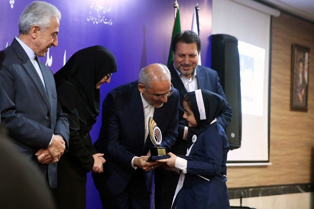 دیدار وزیر آموزش و پرورش با دانش آموزان پژوهشگر دیدار وزیر آموزش و پرورش با دانش آموزان پژوهشگر