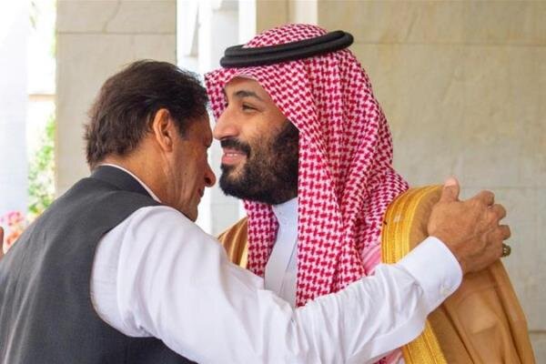 فشار عربستان موجب لغو سفر «عمران خان» به مالزی شد فشار عربستان موجب لغو سفر «عمران خان» به مالزی شد