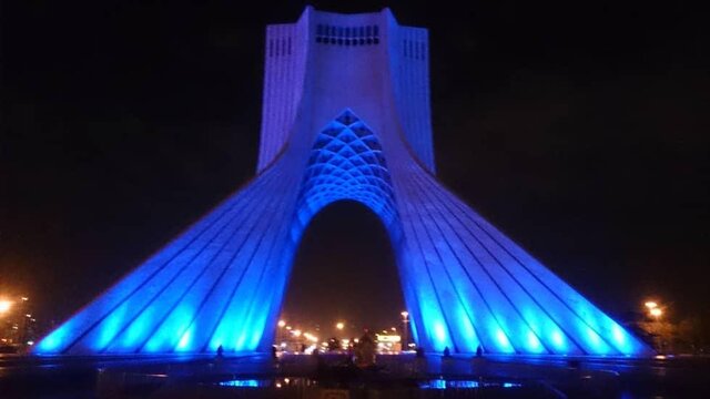 برج آزادی آبی شد برج آزادی آبی شد