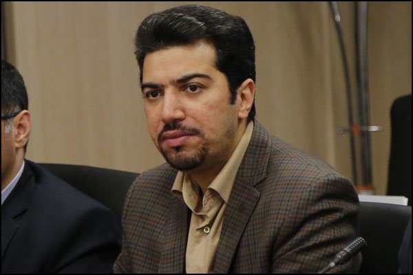 نصب طلق برای ایجاد فاصله میان رانندگان و مسافران تاکسی نصب طلق برای ایجاد فاصله میان رانندگان و مسافران تاکسی