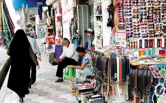 دستفروشان در تنگنای بیکاری و خانه نشینی دستفروشان در تنگنای بیکاری و خانه نشینی