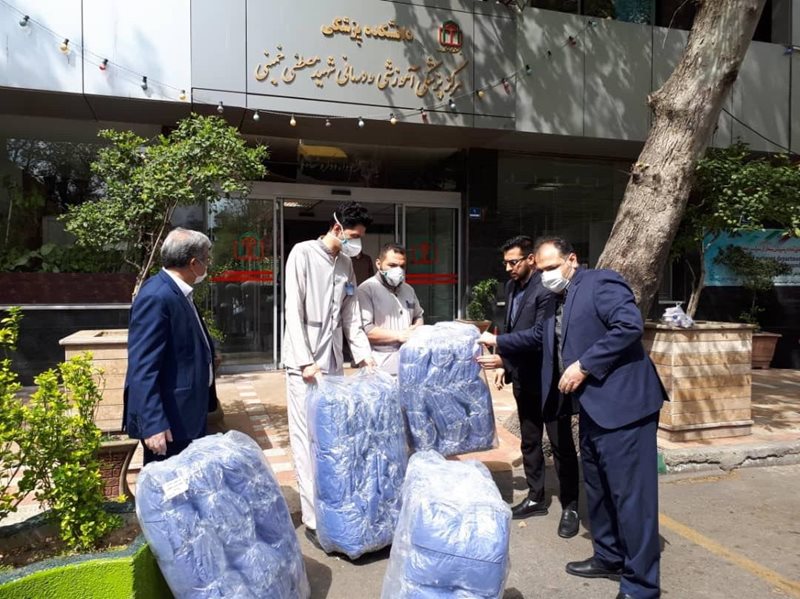 بیمه آسیا توزیع ١٠هزار دست لباس ایزوله را در سراسر کشور آغاز کرد بیمه آسیا توزیع ١٠هزار دست لباس ایزوله را در سراسر کشور آغاز کرد