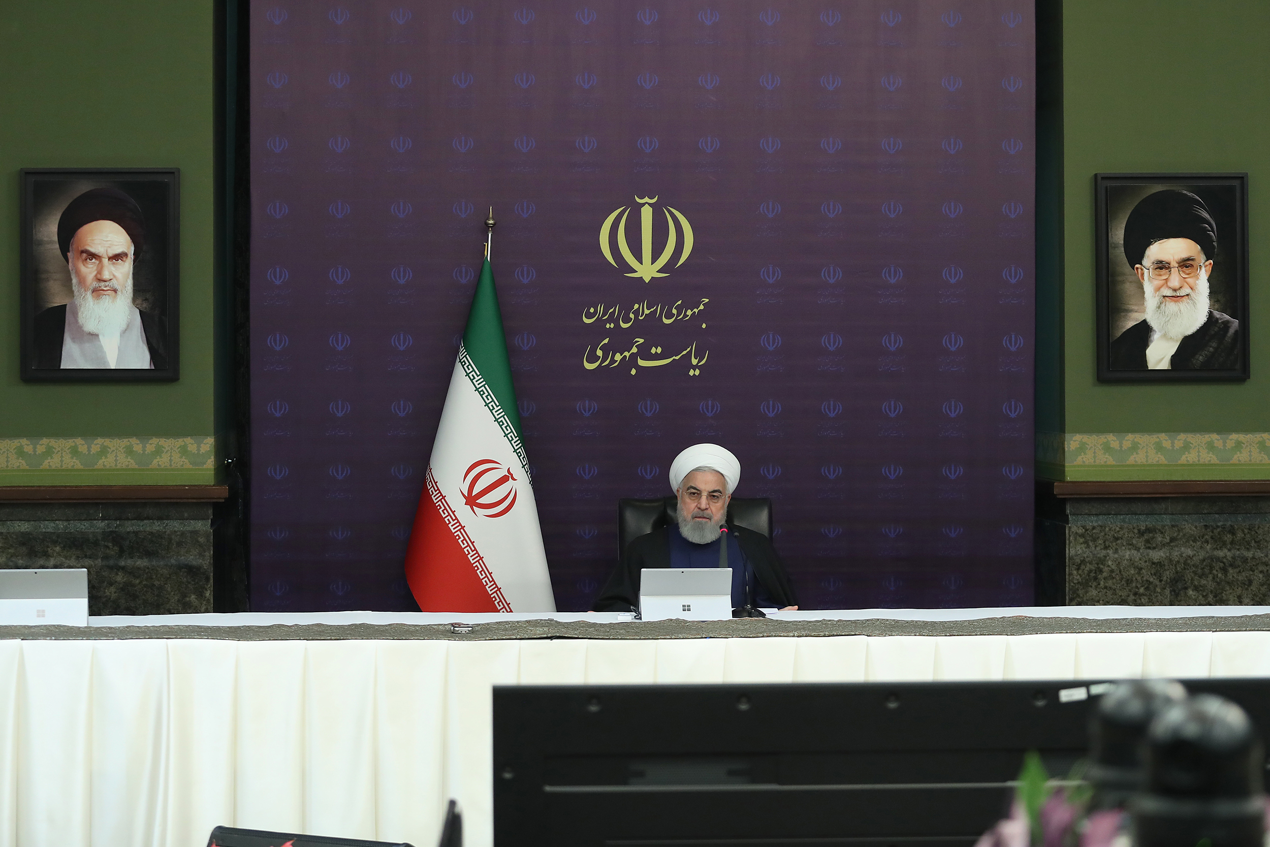 روحانی: همکاری همگانی برای عبور از مشکل کرونا، بزرگترین عیدی به یکدیگر است/ 100هزار میلیارد تومان به بحث کرونا تخصیص داده شد روحانی: همکاری همگانی برای عبور از مشکل کرونا، بزرگترین عیدی به یکدیگر است/ 100هزار میلیارد تومان به بحث کرونا تخصیص داده شد