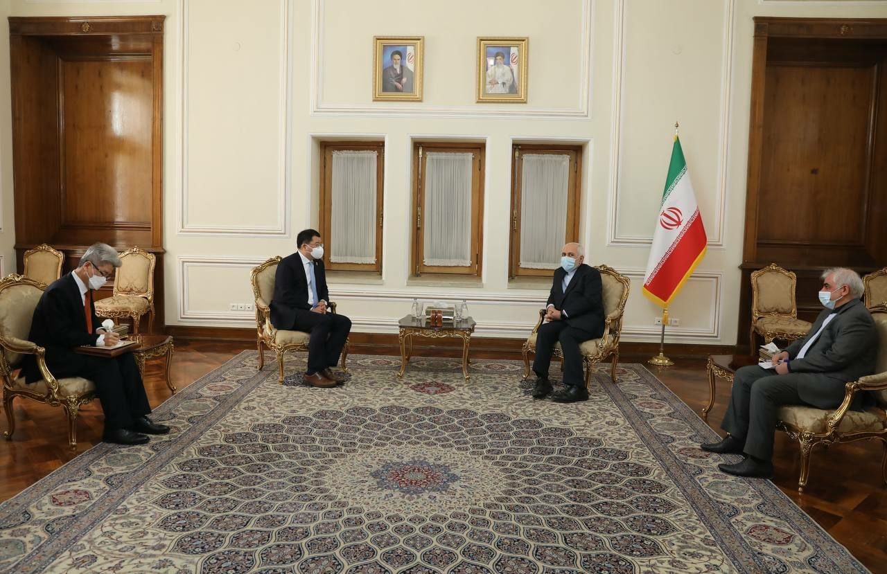 ظریف: سئول محدودیتهای منابع ارزی ایران را رفع کند ظریف: سئول محدودیتهای منابع ارزی ایران را رفع کند
