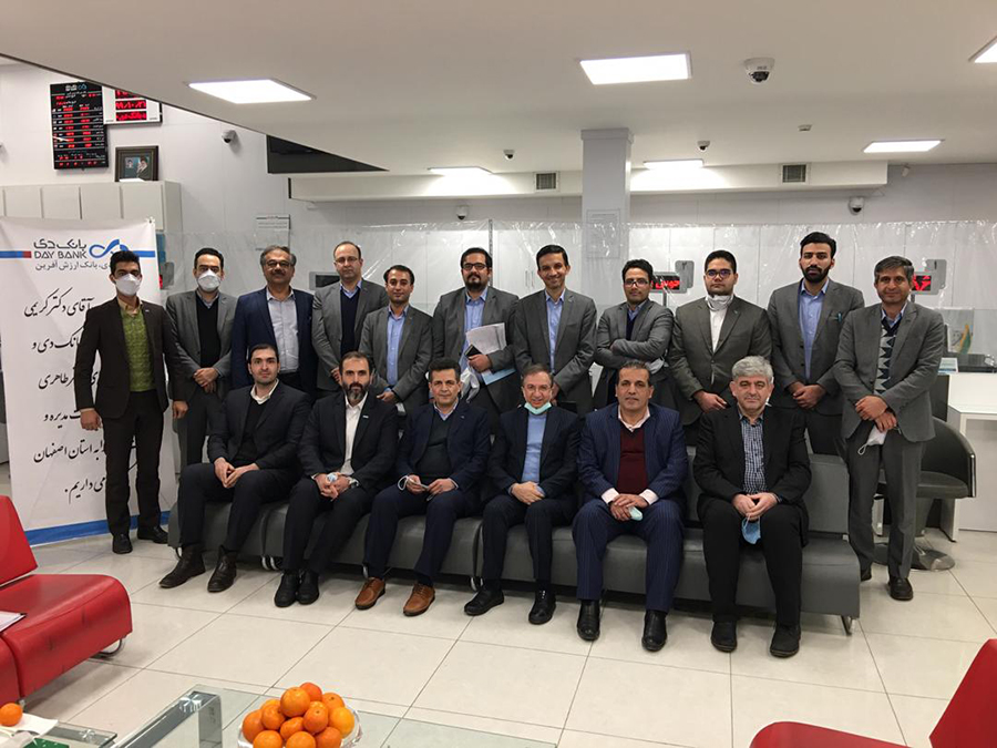 بازدید مدیرعامل بانک دی از شعبه اصفهان بازدید مدیرعامل بانک دی از شعبه اصفهان
