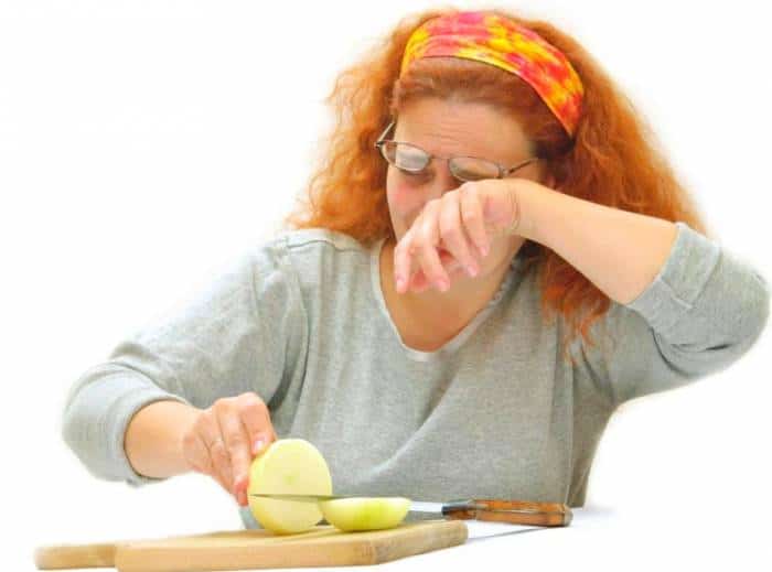 چرا پیاز اشک را در میآورد؟ چرا پیاز اشک را در میآورد؟