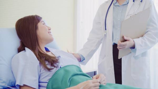 عوارض بیهوشی عمومی کمتر است یا موضعی؟ عوارض بیهوشی عمومی کمتر است یا موضعی؟