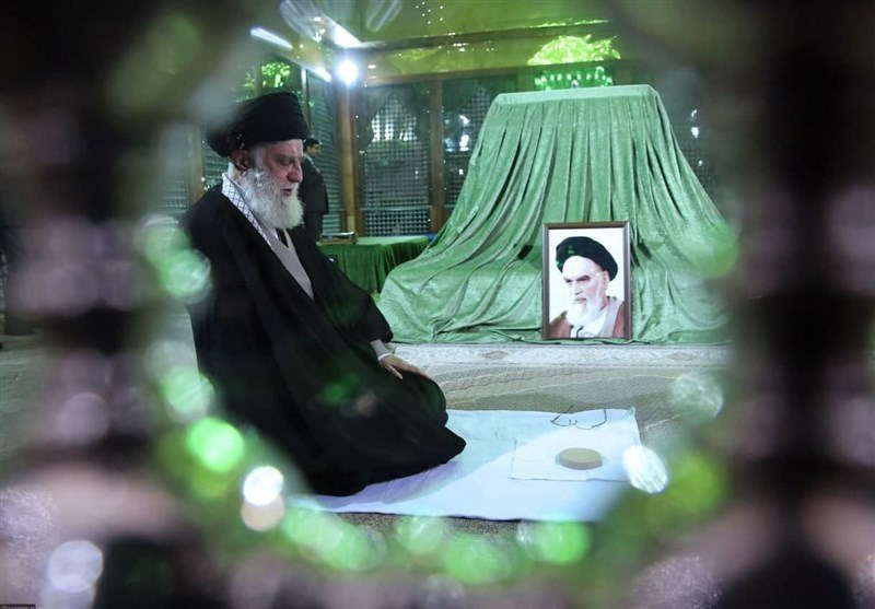 حضور رهبر انقلاب در مرقد مطهر امام راحل و گلزار شهدای بهشت زهرا حضور رهبر انقلاب در مرقد مطهر امام راحل و گلزار شهدای بهشت زهرا