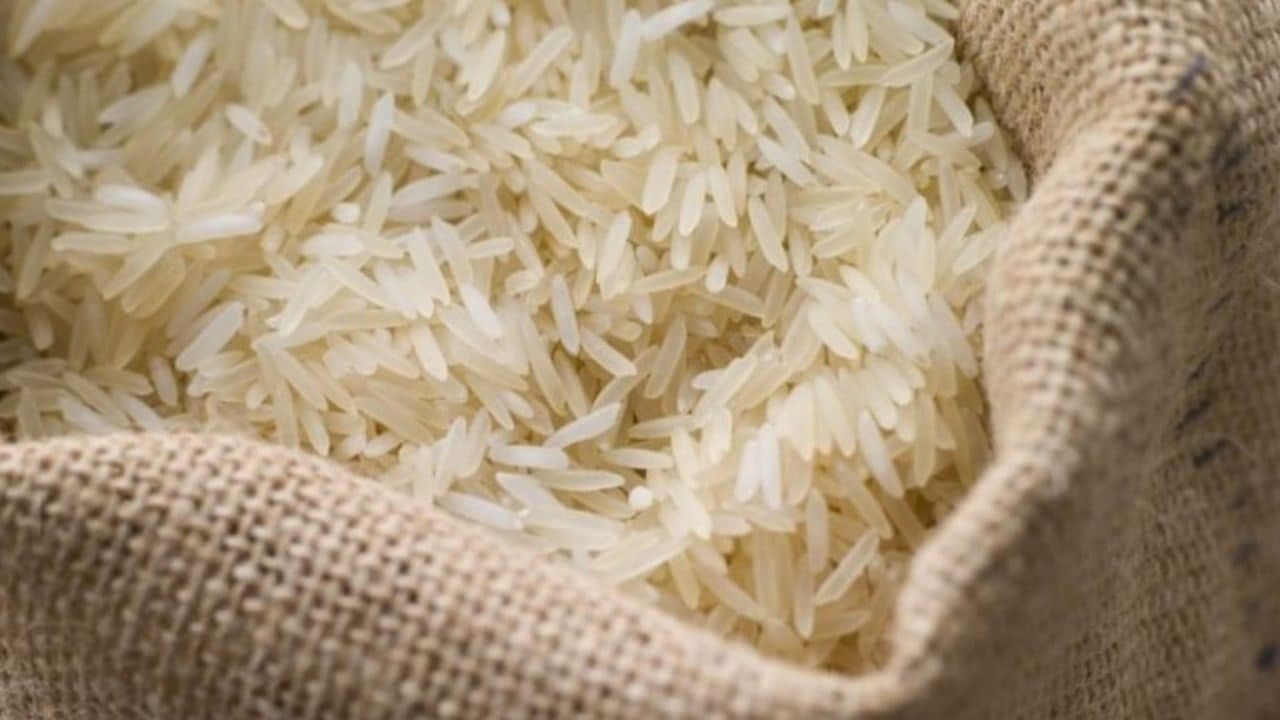 دلال بازی برنج فروشان در بازار شب عید دلال بازی برنج فروشان در بازار شب عید
