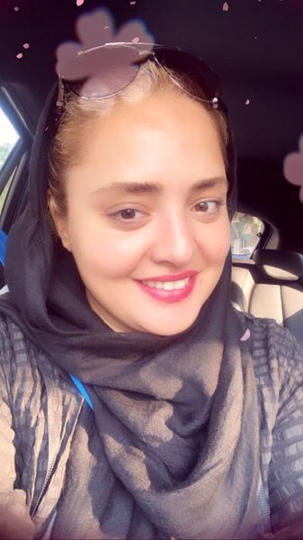 نرگس محمدی و لاله اسکندری در رستوران +عکس