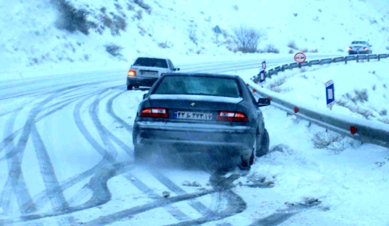 بارش برف و مه گرفتگی در محور هراز بارش برف و مه گرفتگی در محور هراز
