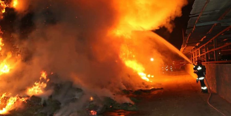 حریق گسترده در کارگاه نخ‌ریسی