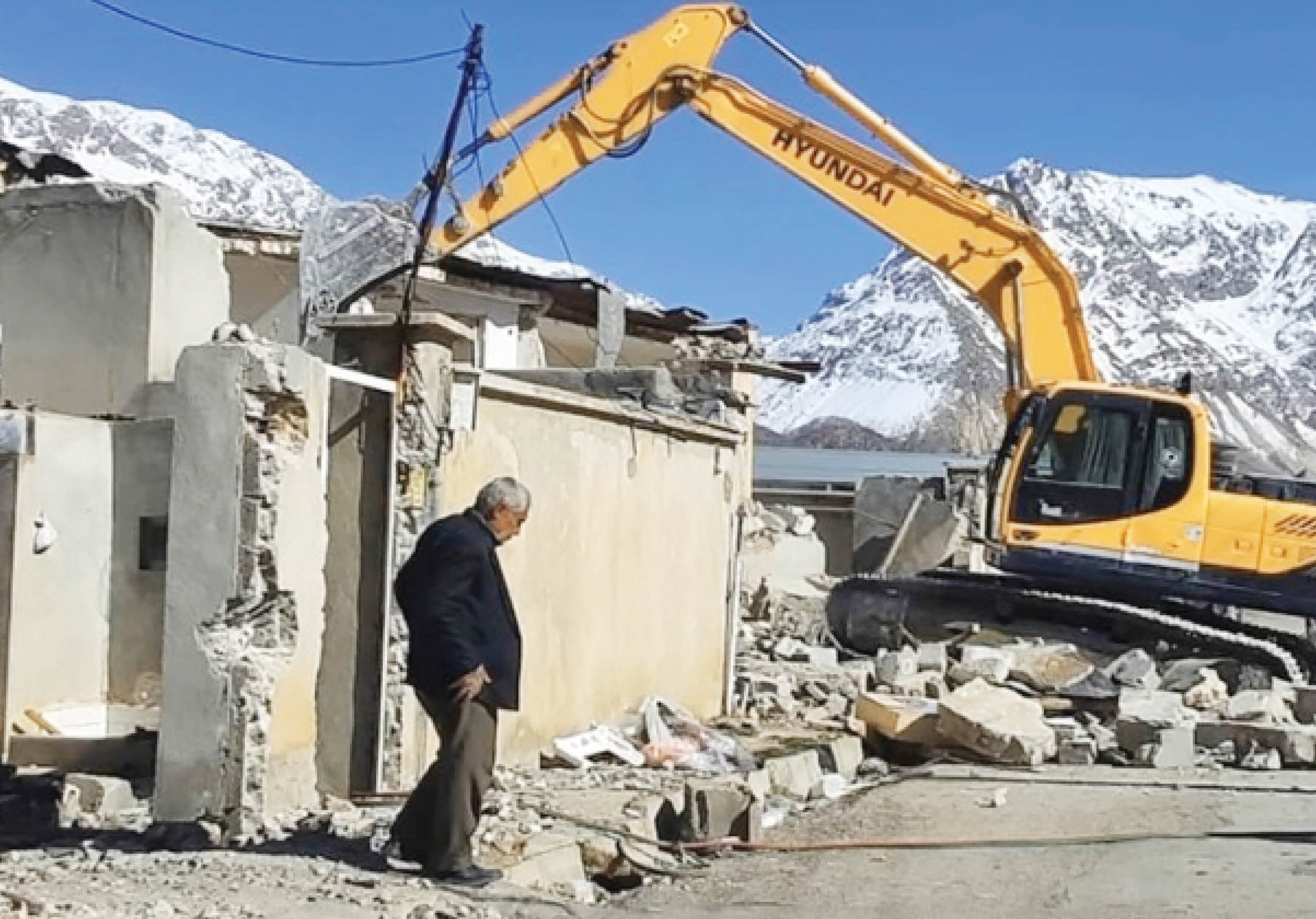 آواربرداری بهجای خانهتکانی در سیسخت آواربرداری بهجای خانهتکانی در سیسخت