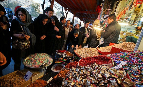 حراج کرونا در بازار شب عید حراج کرونا در بازار شب عید