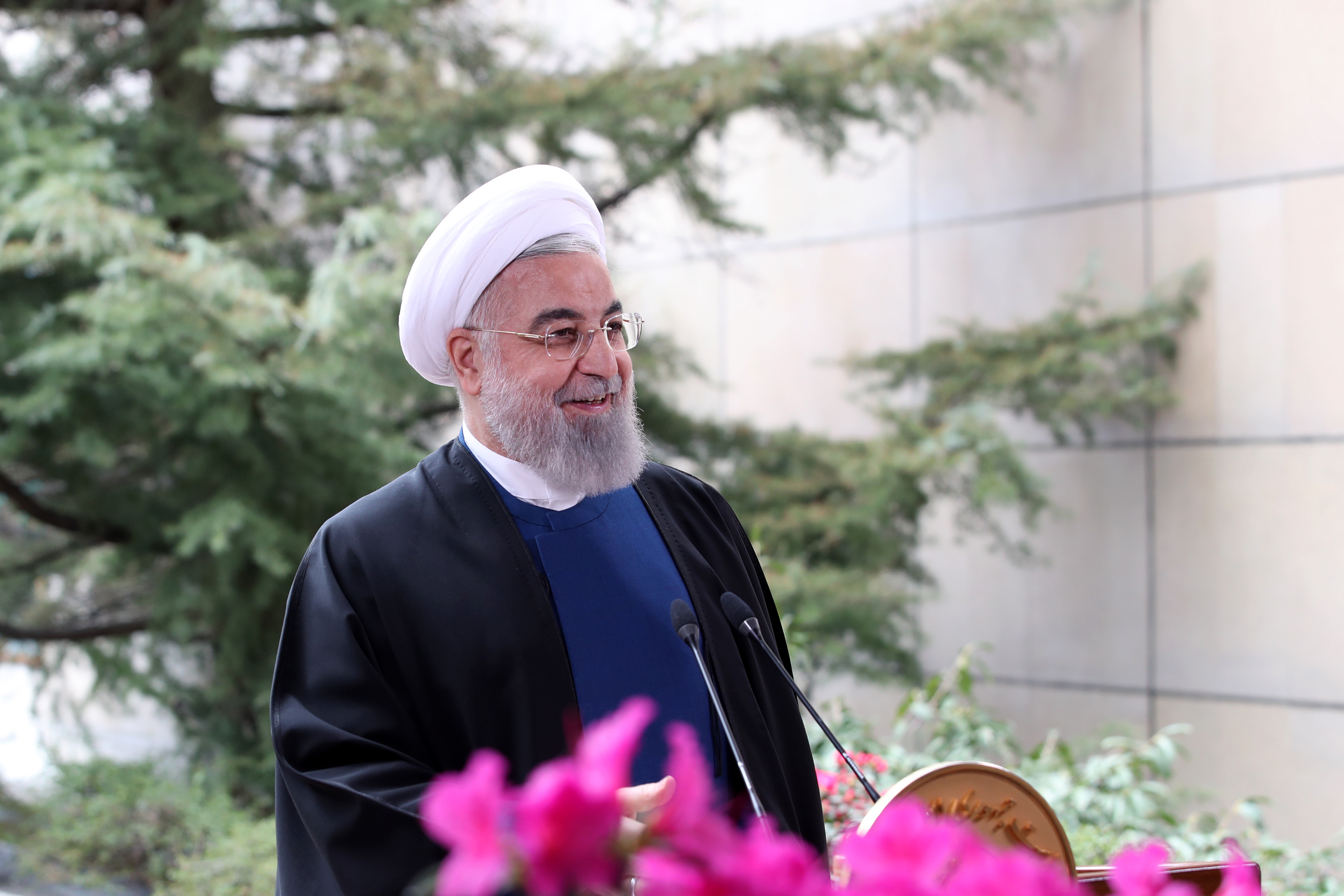 روحانی آغاز سال ۱۴۰۰ را به مردم ایران تبریک گفت روحانی آغاز سال ۱۴۰۰ را به مردم ایران تبریک گفت