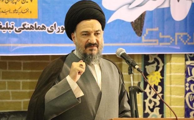 استعفای امام جمعهای که پول پخش میکرد استعفای امام جمعهای که پول پخش میکرد