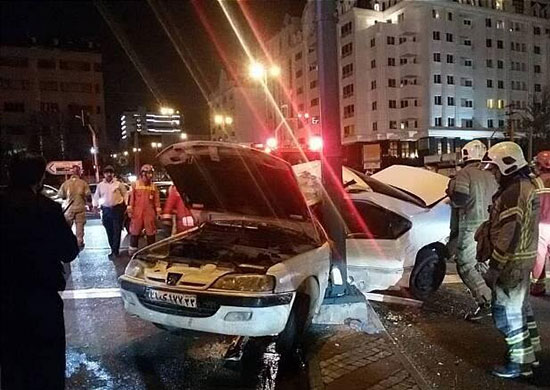 تصادف مرگبار پژو با تیربرق در شهرکغرب +عکس تصادف مرگبار پژو با تیربرق در شهرکغرب +عکس
